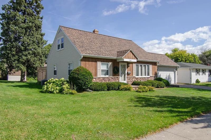 Green Bay House: 1266 Shadow Lane
