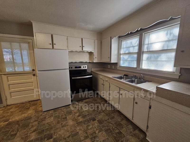 Greenville House: 7 Mayflower Avenue