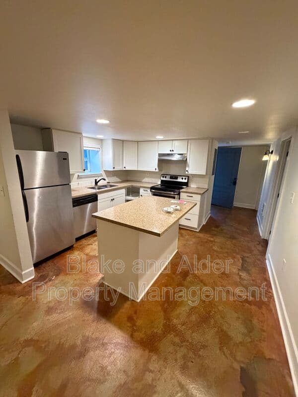 Portland House: 1121 SE Sherman Street