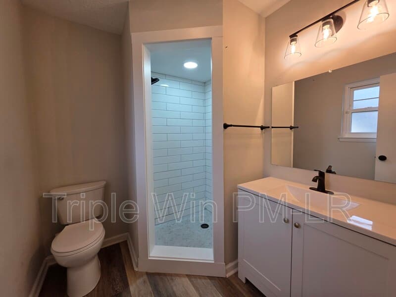 Jacksonville House: 8 Willowridge Cove