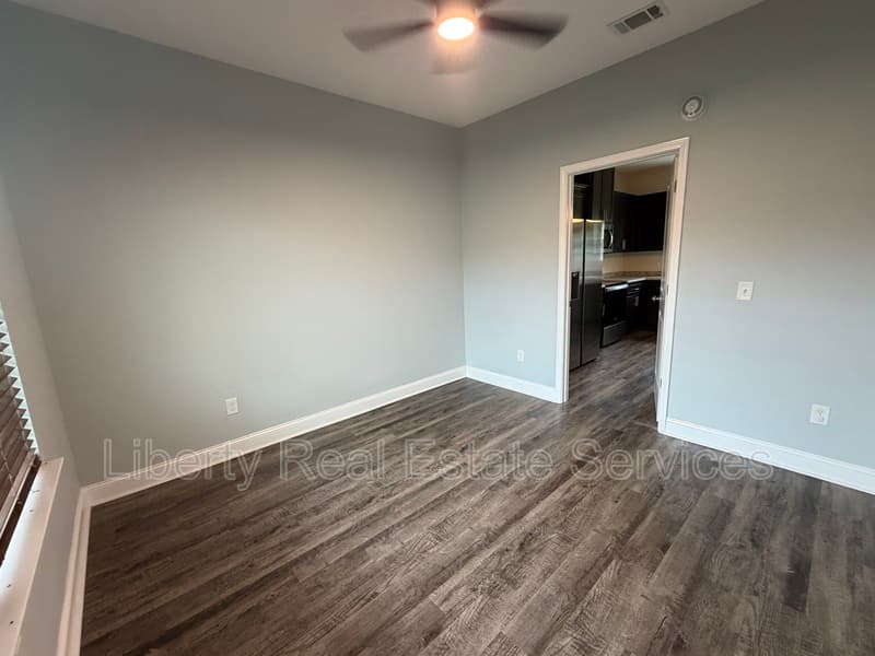 Hinesville House: 224 Whipple Ave