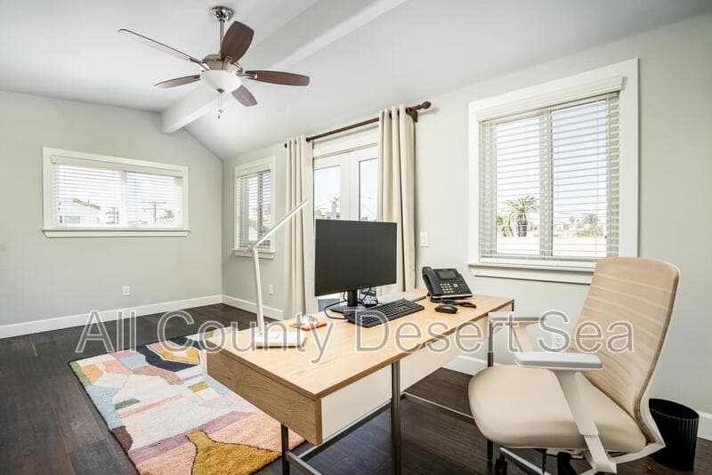 Huntington Beach House: 621 8th St
