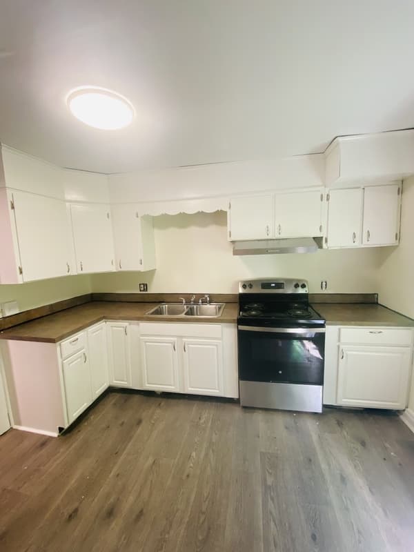 York House: 144 West Jackson Street - B