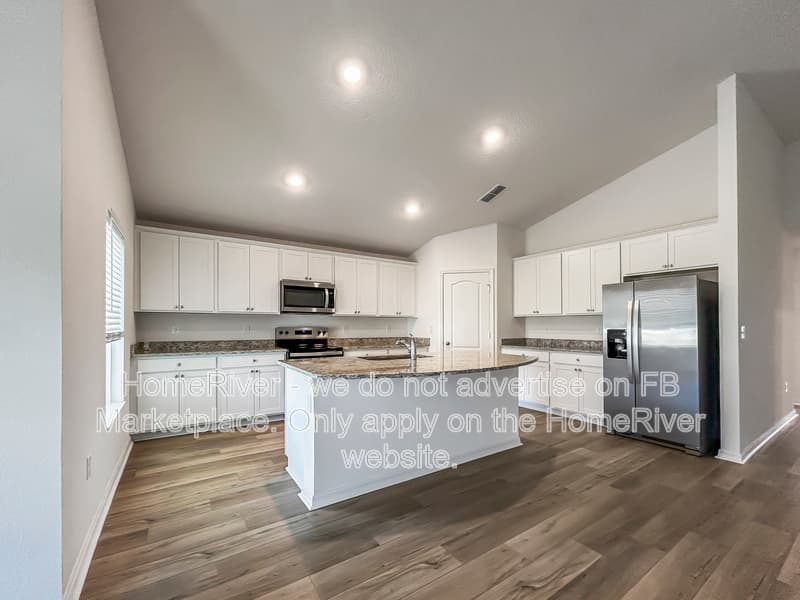 Jacksonville House: 6987 Canoe Birch Rd