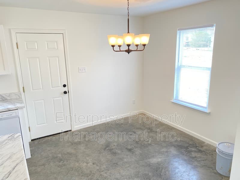 Memphis House: 2963 Lake Park Rd.