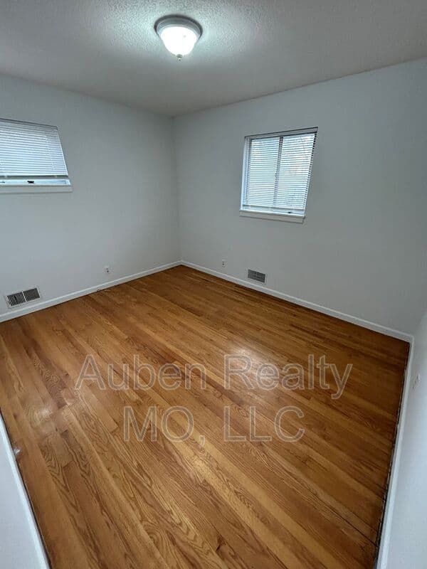 Independence House: 20808 E 13th Ter S.