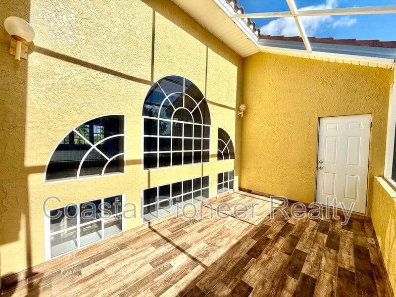 Largo House: 10334 Longwood Dr