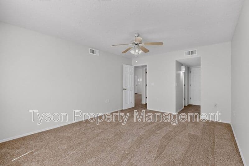 Albuquerque House: 10008 Del Chaparral Ct NE