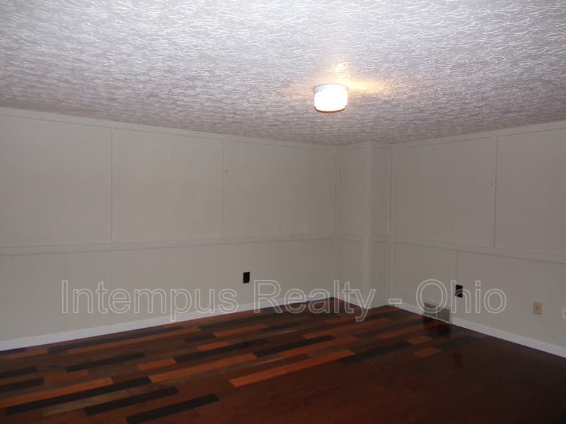 Columbus House: 7839 Meadowhaven Blvd