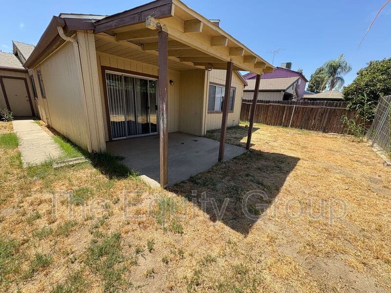 Visalia House: 244 East Prospect Avenue