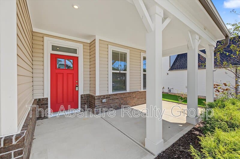 Fuquay-Varina House: 1511 Woodland Knoll Court