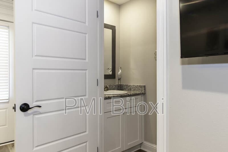 Biloxi House: 143 Coral Breeze Dr