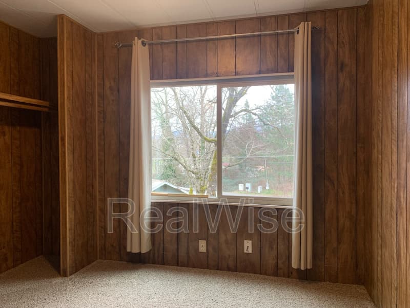 Grants Pass House: 4620 Redwood Ave