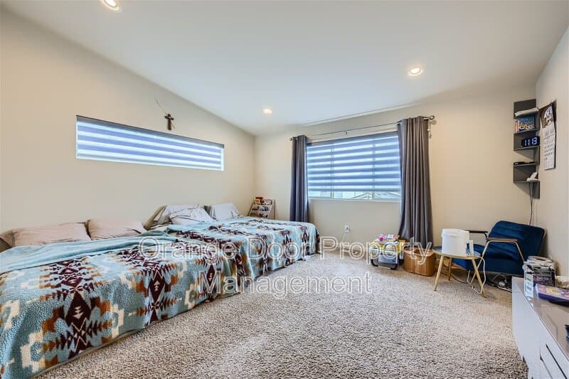 Black Diamond House: 32773 Maple Avenue Southeast