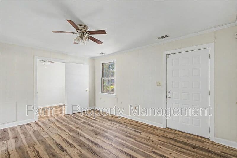 Savannah House: 1936 New Mexico St