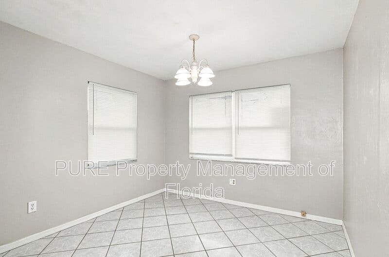 Ocala House: 16 Almond Terrace