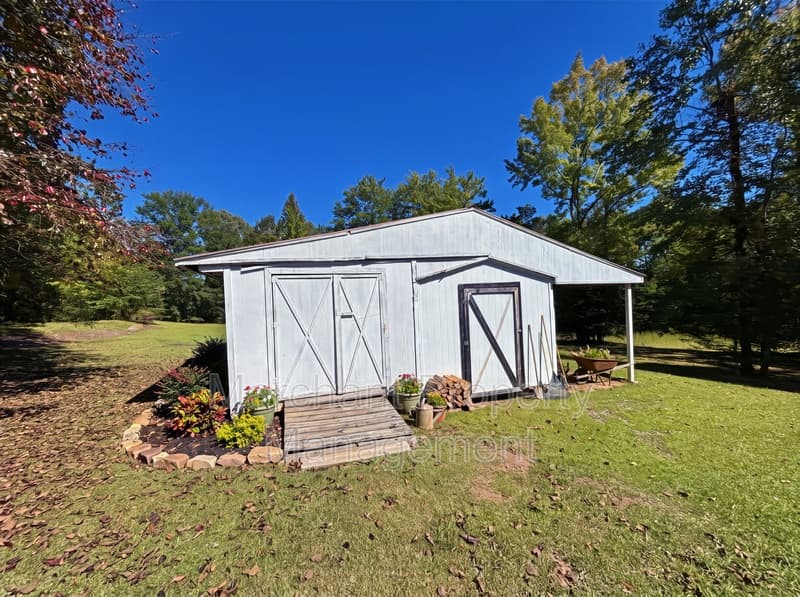 Travelers Rest House: 16 Farmington Trail