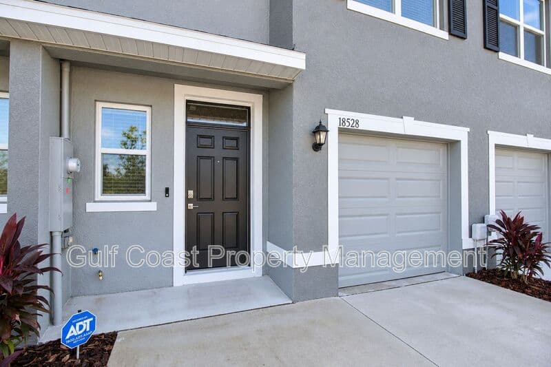 Lakewood Ranch Townhome: 18528 Buckskin Dr
