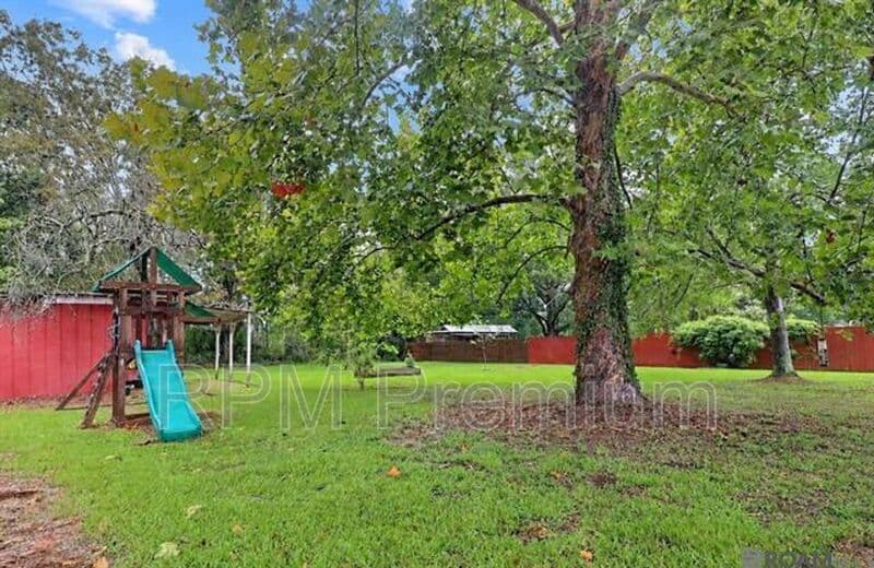 Denham Springs House: 26137 Vincent Dr