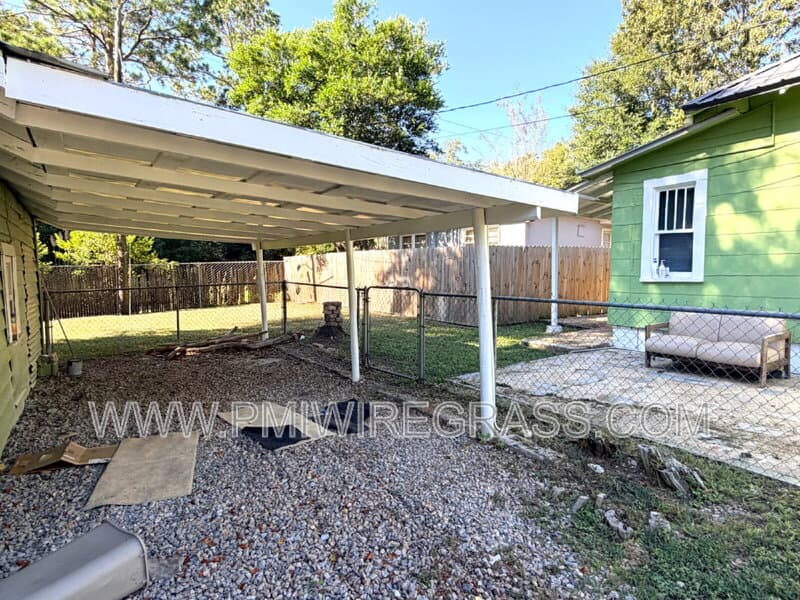 Ozark House: 550 East Eufaula Street