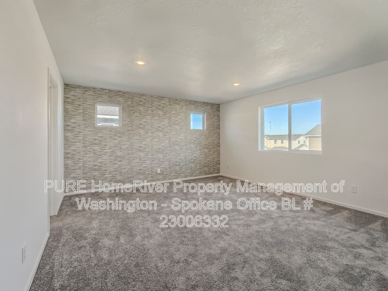 Liberty Lake House: 24814 E Coopers Hawk Ln