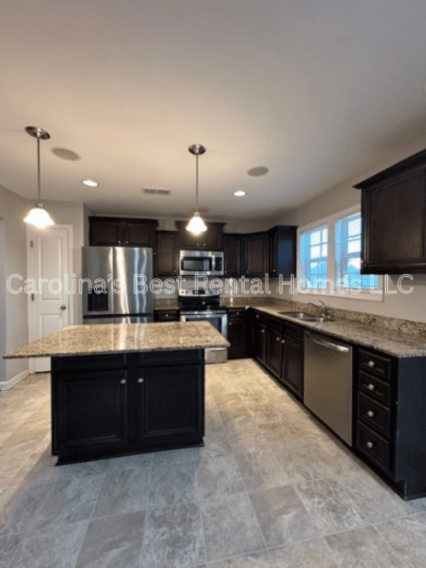 Columbia House: 257 Allans Mill Drive