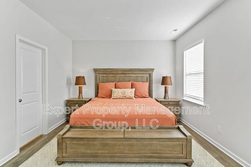Four Oaks House: 482 Olivia Crossing Court