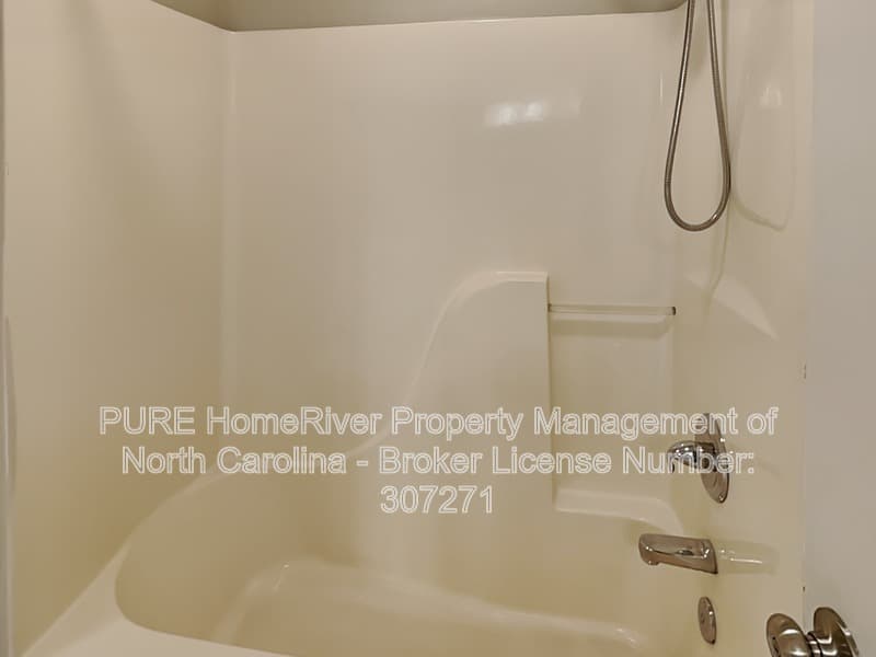 Greensboro House: 822 Banner Oak Ct