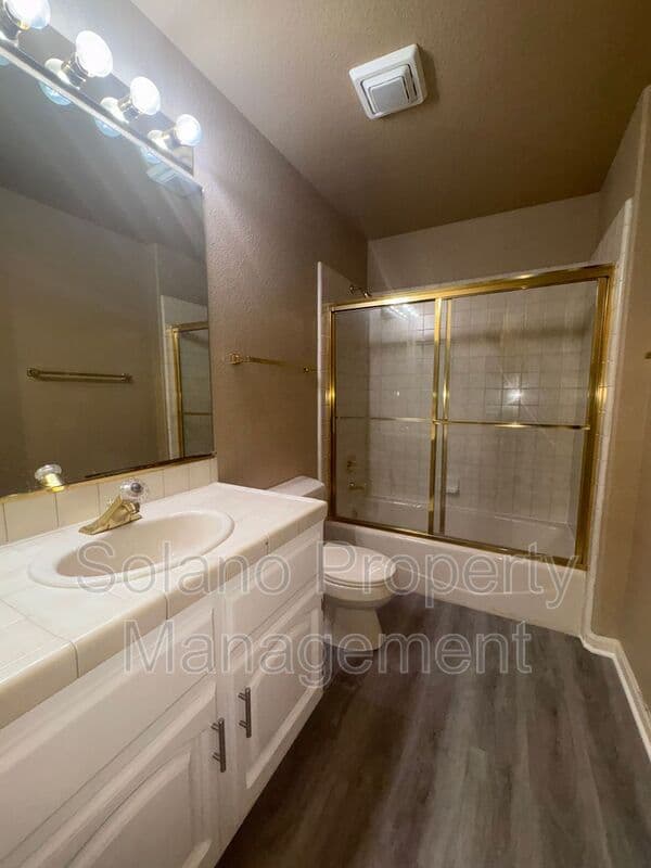 Fairfield House: 3426 Glen Ellen Dr