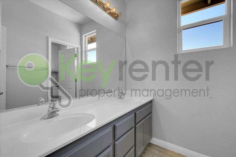 Lincoln House: 1740 Allenwood Circle