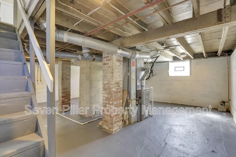 Columbus House: 522 Ryan Ave
