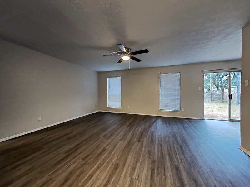 Conroe House: 1321 N 7th St