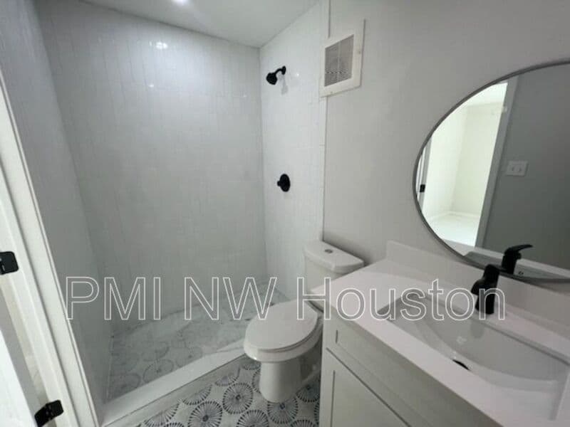 Houston Townhome: 2685 Gessner Rd
