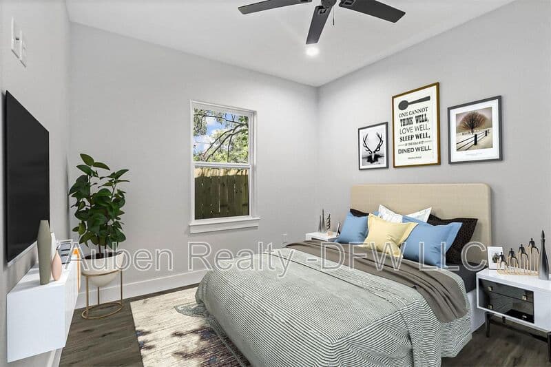 Denison House: 516 E Heron Street