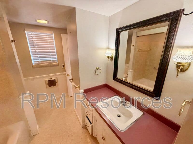 Oklahoma City House: 4120 NW 44th St