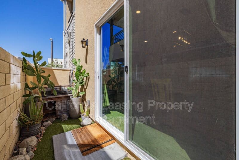 Valencia House: 27233 Red Willow Court