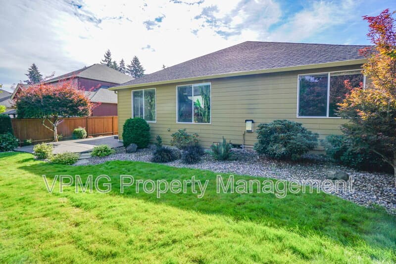 Vancouver House: 10206 Northeast 102nd Street