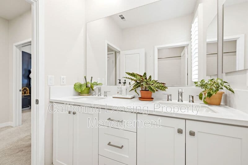Valencia House: 27233 Red Willow Court