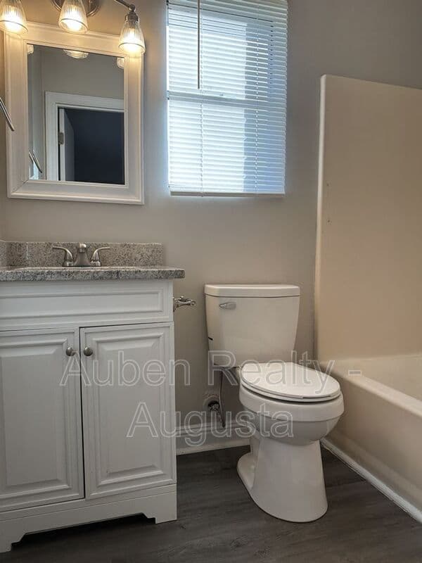 Augusta House: 3202 Gerald Dr E