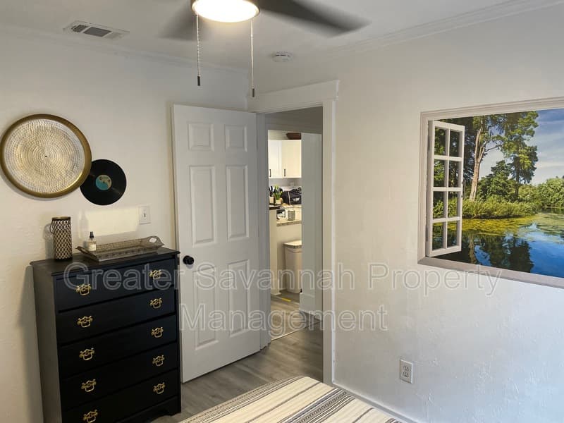 Savannah House: 626 East Waldburg Street