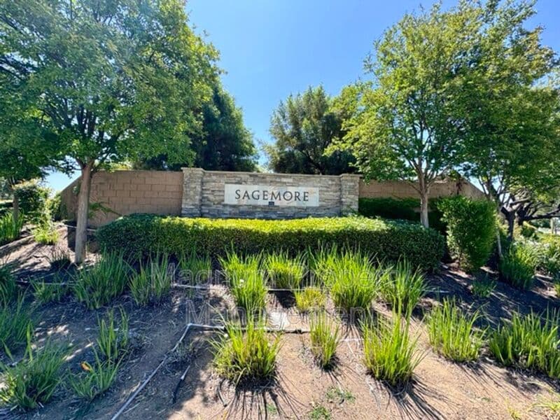 Menifee House: 33602 Magnetite St.