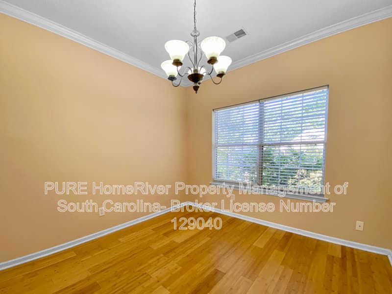 Goose Creek House: 109 Rockdale Ln