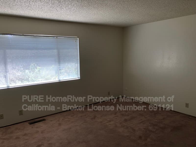 Sacramento House: 1510 Woodridge Oak Way