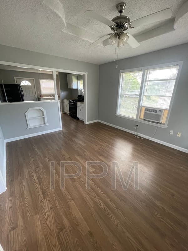 Harlingen House: 317 Oklahoma St
