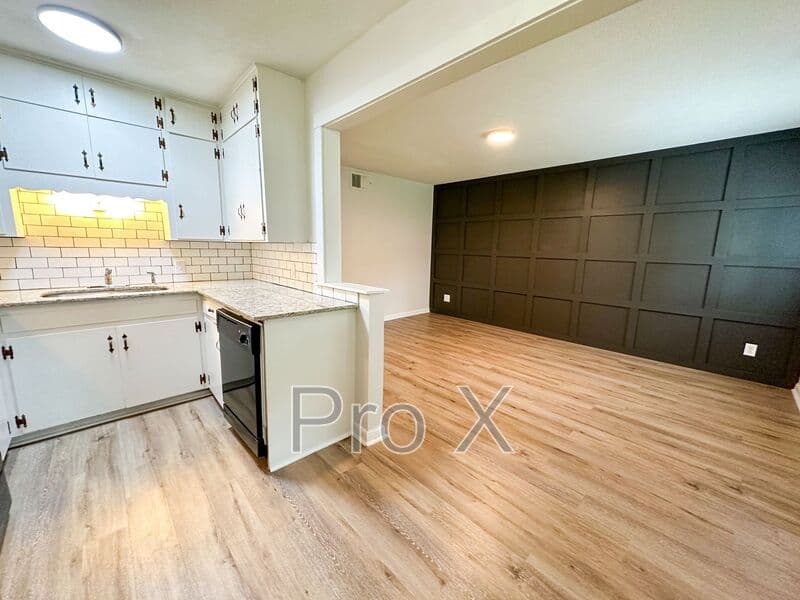Fayetteville House: 210 S Hill Ave