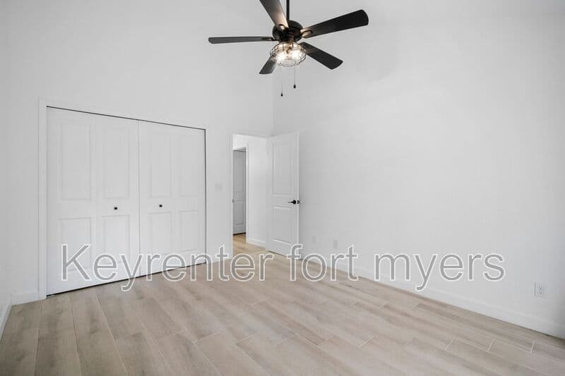 Fort Myers House: 6213 Timberwood Cir