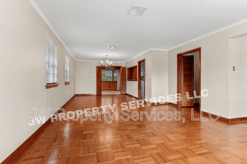 Metairie House: 226 Sena Dr