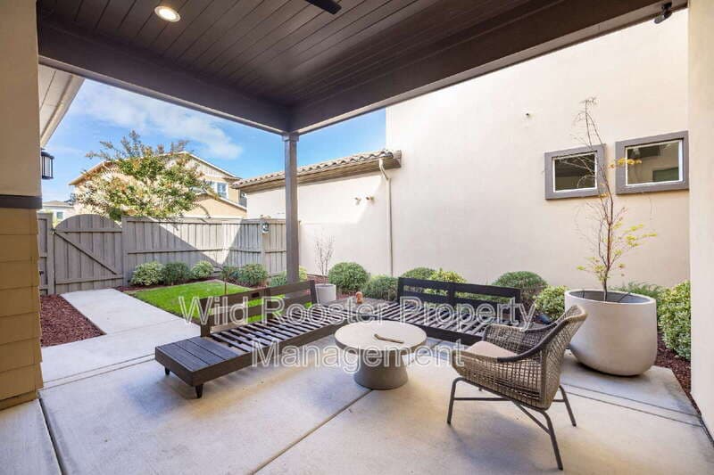 Sacramento House: 3500 Forney Way