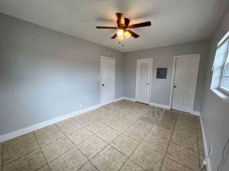 Lake Worth Condo: 4820 Maine St