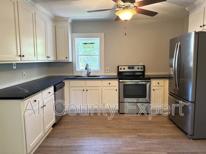 Flowery Branch House: 6525 Bermuda Lane